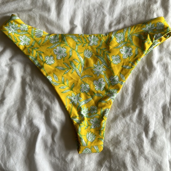 Yellow bikini, never worn - Picture 5 of 6